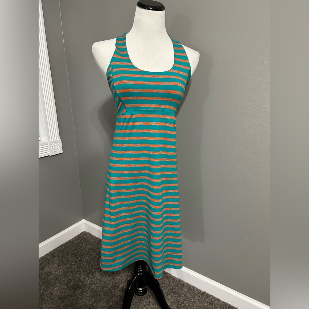 The north face‎ women’s size small cypress racer, back dress